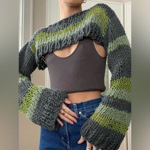 NWOT Emmiol Long Sleeve Crop Sweater Top